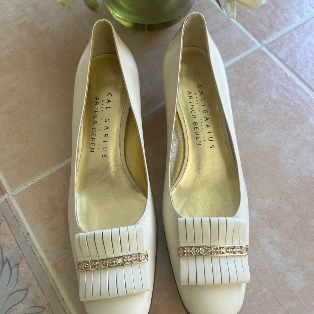 Caligarius for Arthur Beren Anita Beige & Gold Kitten Heels Size 7 1/2 B new